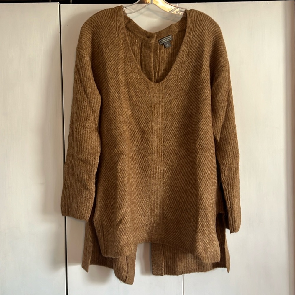 Womens V-Neck button down back Sweater Size L